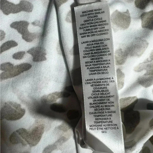 Chico’s Women’s Leopard Print Asymmetrical Top White Size 1 - Picture 8 of 9